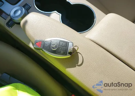 2011 Mercedes-Benz C 300 Luxury 4Matic/Sport 4Matic z USA, uszkodzony, nr VIN WDDGF8BB7BR142442